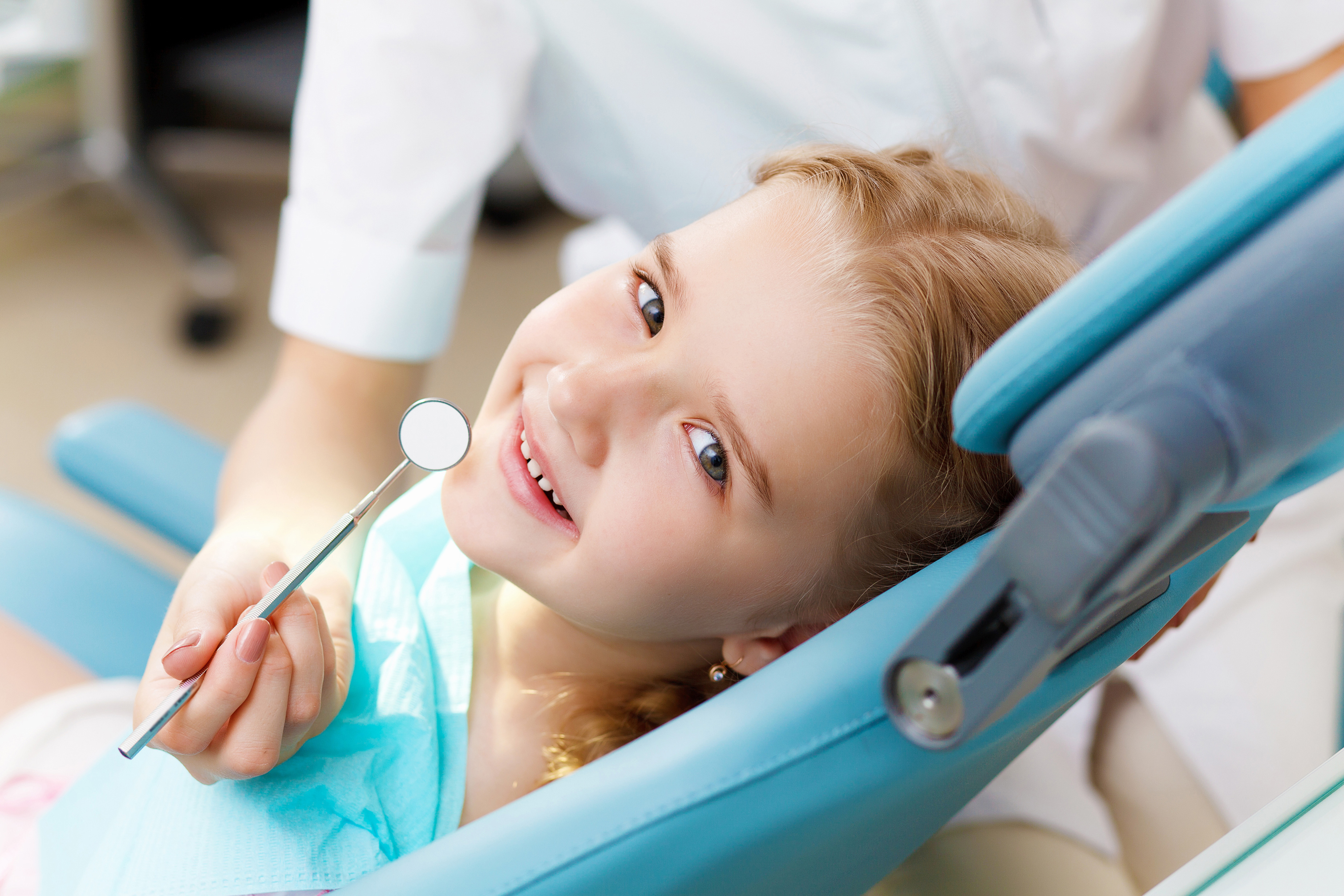 Детская стоматология отзывы о врачах. Детская стоматология. Ребенок у стоматолога. Стоматология дети. Ребенок в кресле стоматолога.